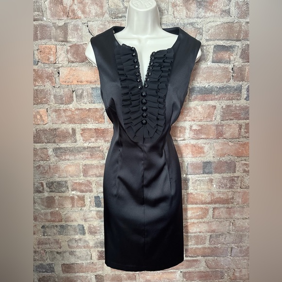 Little black v neck dress - Picture 3 of 10